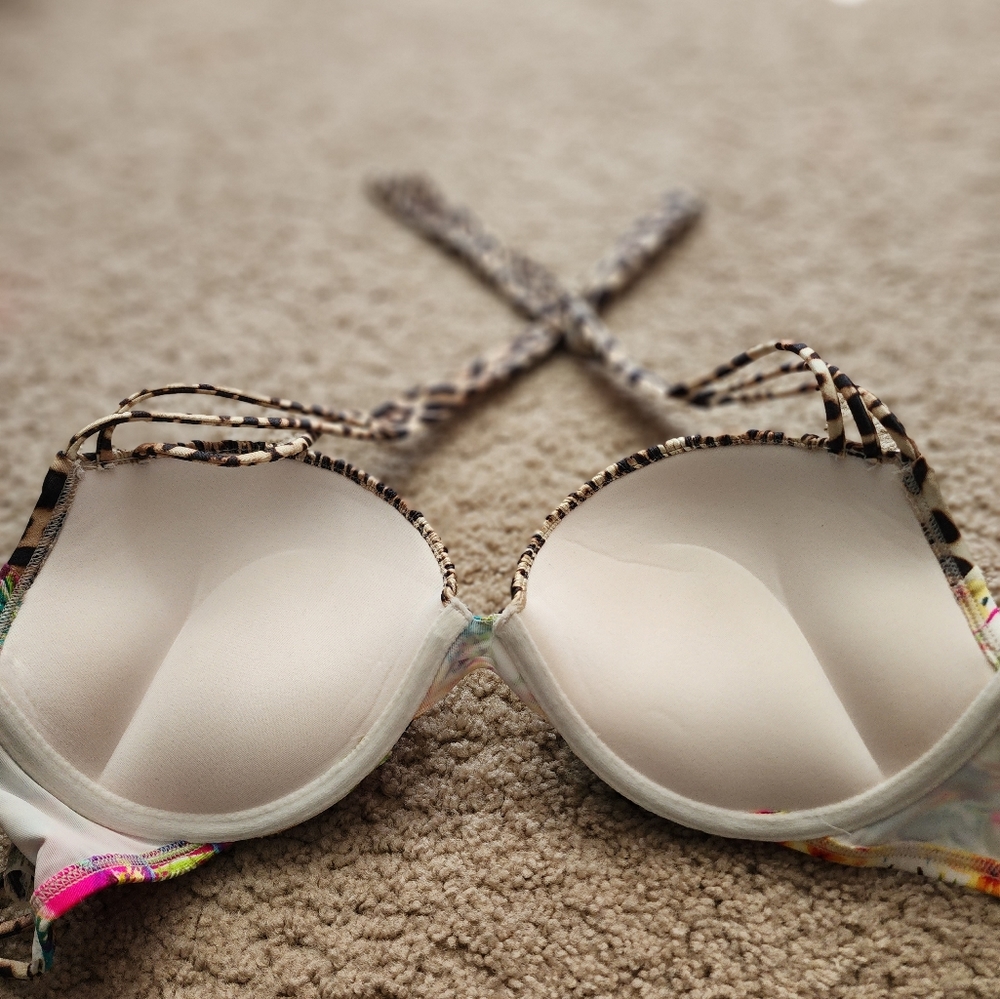 Victoria Secret Bombshell bathing suit top 34D - Picture 2 of 4